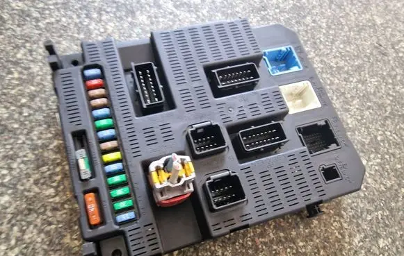 Citroen C5 Fuse module 9659285280