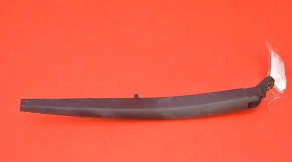Rear wiper blade arm