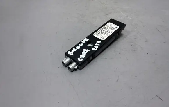Mercedes-Benz E C207 W207 Aerial antenna amplifier A2079059702 14T167 28379216
