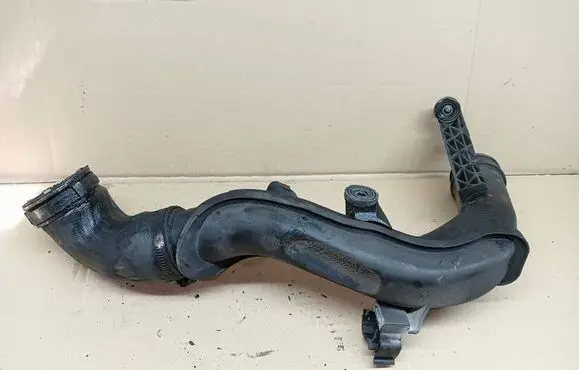 Skoda Octavia Mk2 (1Z) Intercooler hose/pipe 5N0145770A