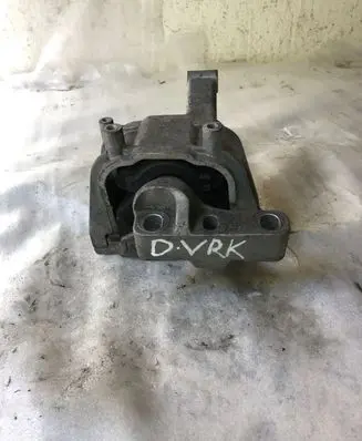 Audi Q3 8U Engine mount bracket 5n0199262f