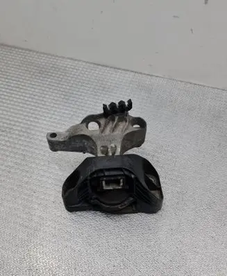 Renault Captur Engine mount bracket 112845638R