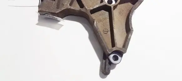 Opel Astra H Engine mounting bracket 13125625