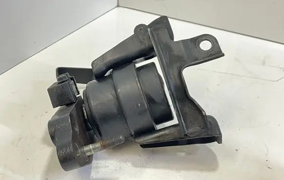Toyota Avensis T250 Engine mount bracket 0806