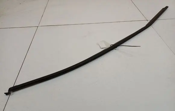 Skoda Fabia Mk2 (5J) Front door glass trim molding 