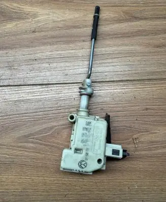 Audi TT Mk1 Central locking motor 3B0959782 2546332311 3B0810773B