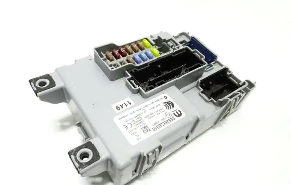 Fiat 500 Fuse module 00520630910 28538063 116RI000832