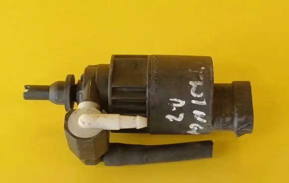 Renault Twingo I Windscreen/windshield washer pump 7700821782