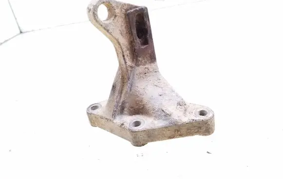 Volkswagen PASSAT B4 Engine mounting bracket 357199353A