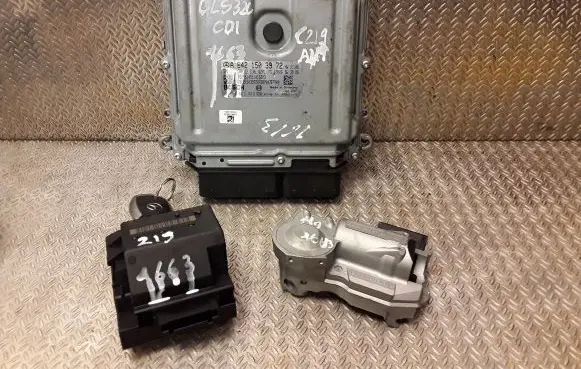 Mercedes-Benz CLS C219 Engine ECU kit and lock set 2115452308 0355457732