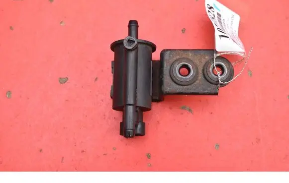 Hyundai Genesis Vacuum valve 