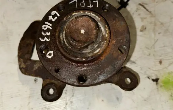 Volkswagen II LT Front wheel hub spindle knuckle 2D0407303 2D0407617B
