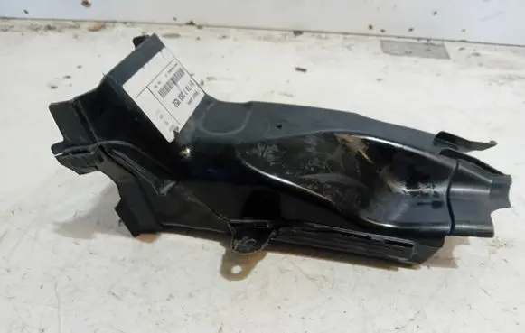 BMW 5 G30 G31 G38 Brake cooling air channel/duct 51747383852
