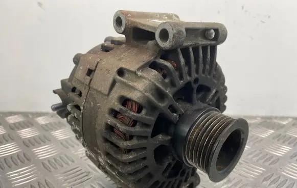 Mercedes-Benz C W204 Generator/alternator A0009060401 112031375 2612243B