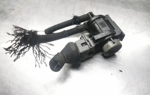 Audi A4 S4 B7 8E 8H Turbo solenoid valve 1J0906283A