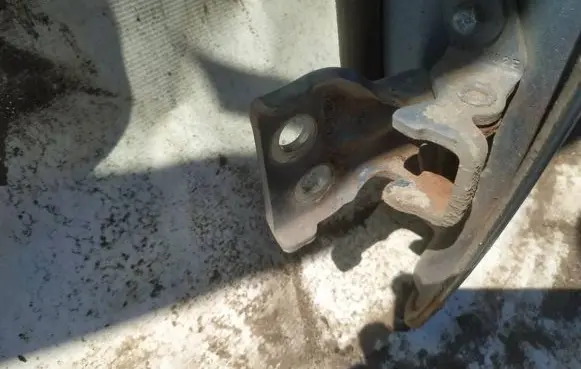 Ford Fiesta Front door upper hinge