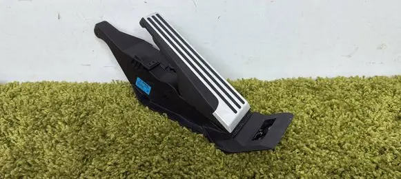 Nissan 370Z Accelerator throttle pedal 18002-jj90d