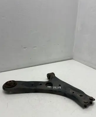 Hyundai i30 Front lower control arm/wishbone