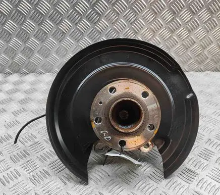 Rear wheel hub