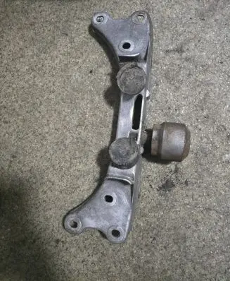 BMW 7 E38 Gearbox mounting bracket 1092557