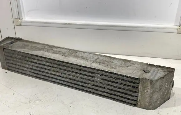 BMW 5 E60 E61 Intercooler radiator 7795823 F6438000