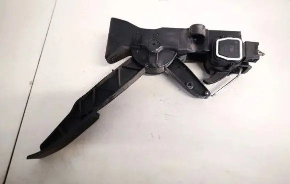 Mercedes-Benz A W169 Accelerator throttle pedal a1693000304