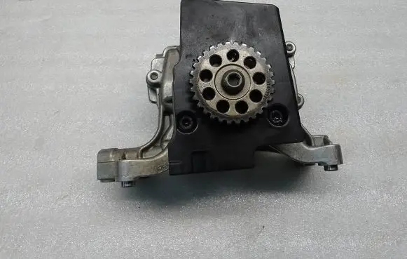 Volvo XC90 Oil pump 31670242