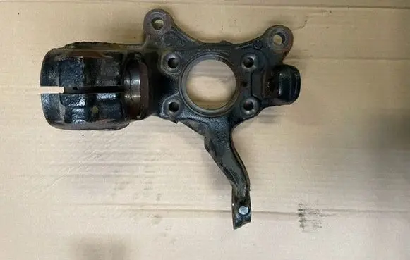 Volkswagen Jetta VII Front wheel hub spindle knuckle 5C0255T