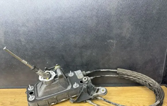 Skoda Octavia Mk2 (1Z) Gear shifter/selector 5K0711049B