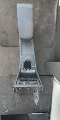 Volkswagen Tiguan Center console 