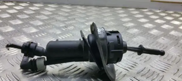 Ford Kuga I Clutch master cylinder 3M517A543BF