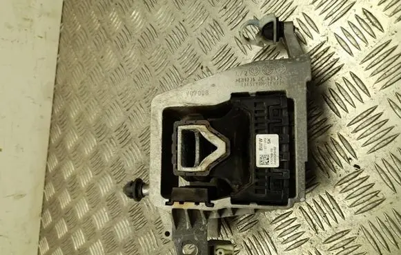 BMW 2 F44 Engine mount bracket 8835570
