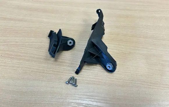 Mercedes-Benz E W211 Headlight/headlamp mounting bracket A2118205114