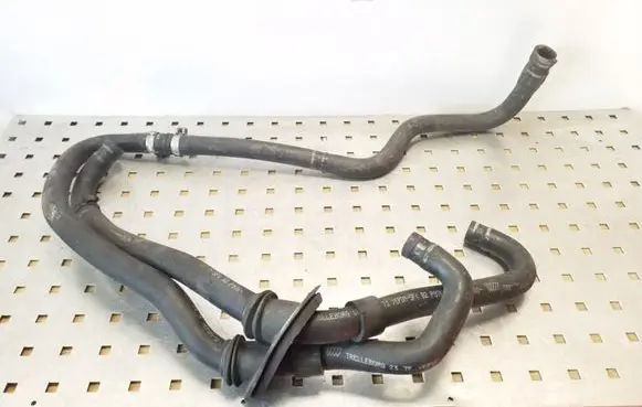Iveco Daily 35 - 40.10 Engine coolant pipe/hose 181312800