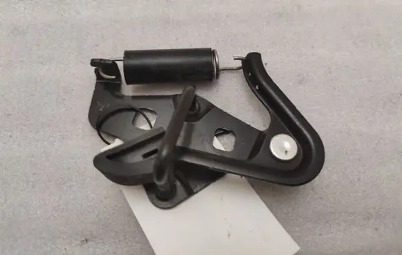 Ford Mustang VI Loading door lock loop/hook striker EJ77VA 54404B12