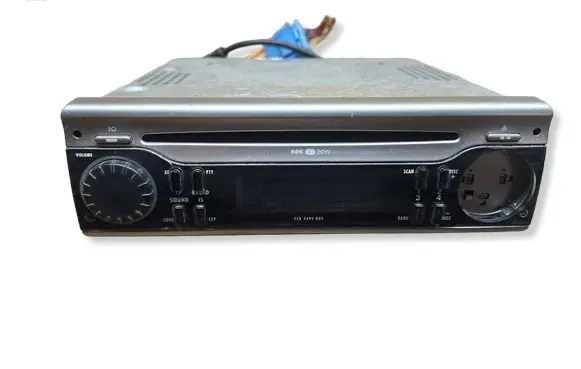 Honda CR-V Radio/CD/DVD/GPS head unit SCD3490RDS 021848 GRUNDIG