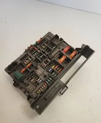 BMW 3 E90 E91 Fuse module 10688710