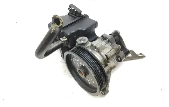 Mercedes-Benz C W204 Power steering pump A0064667802 7693900525 423177120
