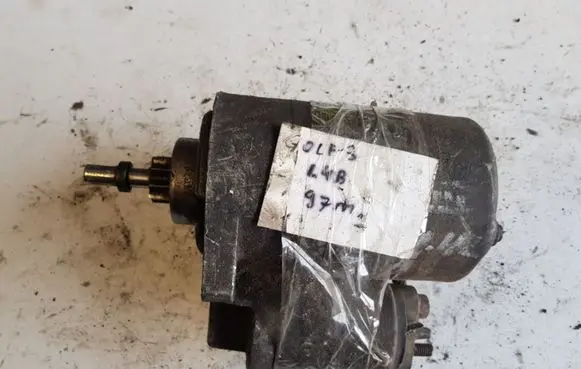Volkswagen Golf III Starter motor