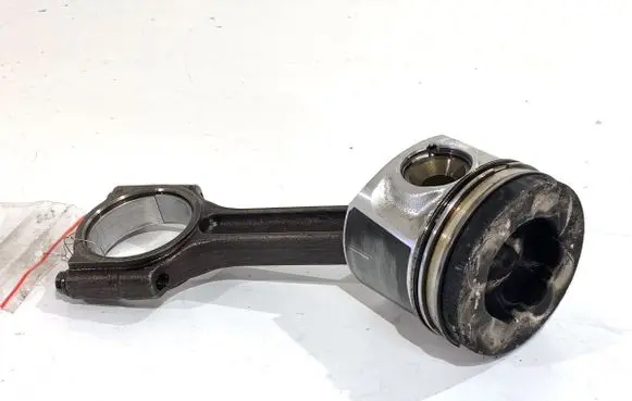 Renault Master III Piston with connecting rod 