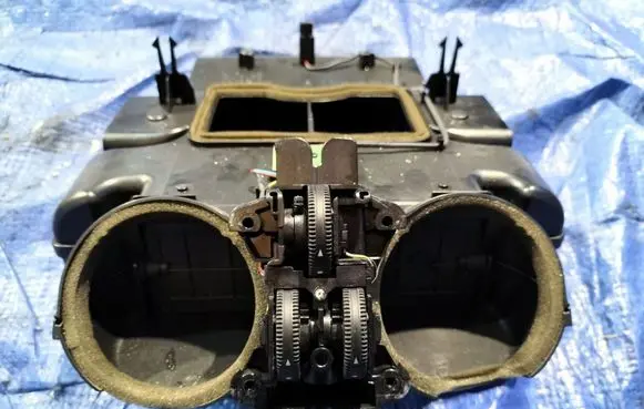 Mercedes-Benz CLK A209 C209 Center console A2098300203