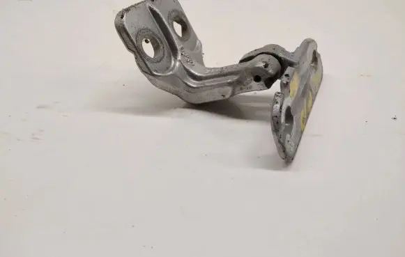 Land Rover Discovery Sport Front door lower hinge 