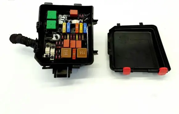 Peugeot 208 Fuse box set 9824510780 9826717980