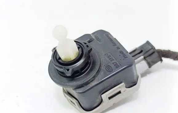 Headlight level adjustment motor