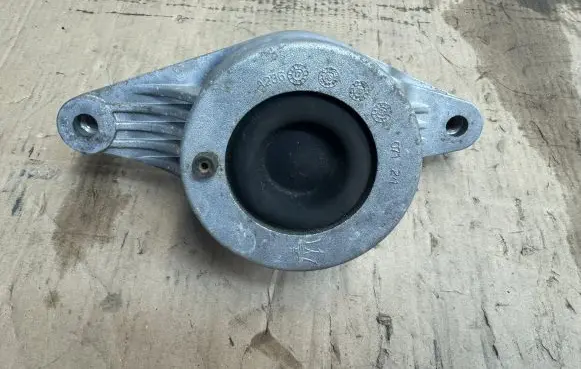 Maserati Levante Engine mount bracket 06700036280