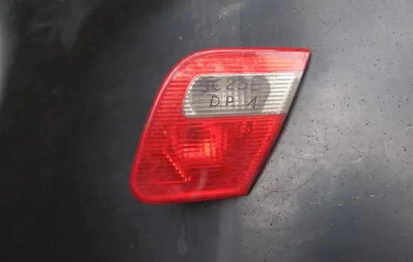 Mitsubishi Carisma Tailgate rear/tail lights 151220