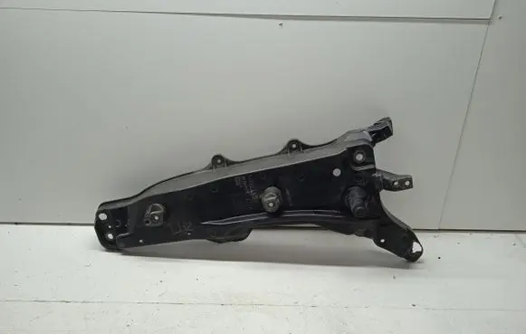 Volvo XC90 Fender mounting bracket 31391777