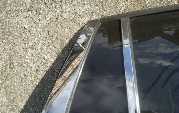Chrysler Pacifica Rear vent window glass 