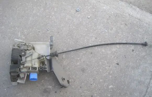Volkswagen Multivan T6 Front door lock 7H0837867
