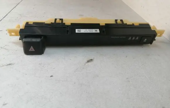 Toyota RAV 4 (XA40) Hazard light switch 8395042220 022200997
